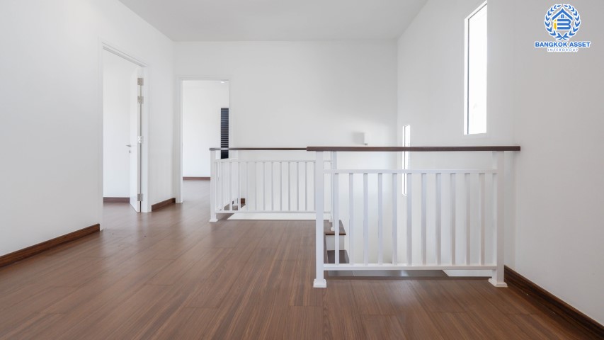 *****บ้านเดี่ยวมือสองย่านกรุงเทพฯ ม.ดีไลท์แอทซีน วัชรพล-จตุโชติ เนื้อที่กว้างขวางมากถึง 52.50 ตร.ว.  ฟังก์ชัน 3 ห้องนอน 3 ห้องน้ำ ที่จอดรถ 2 คัน บ้านตกแต่งสไตล์โมเดิร์น ภายในตกแต่งสวยเหมือนใหม่ บนทำเลใกล้ทางด่วนรามอินทรา-อาจณรงค์ ด่านจตุโชติ